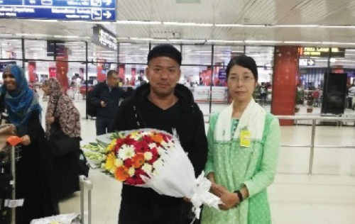 Greeting at Dhaka Airport